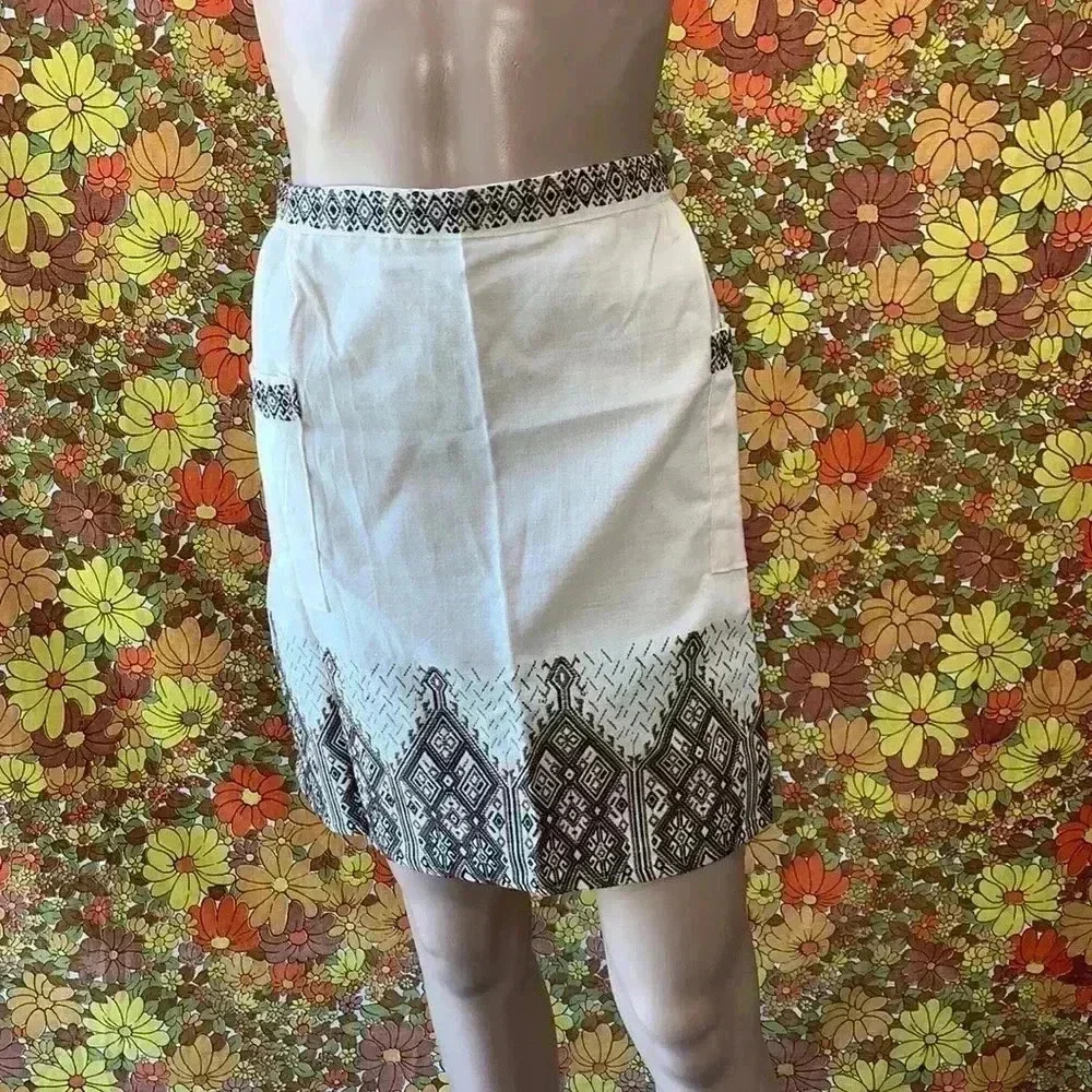 NOS Guatemalan hand embroidered half apron